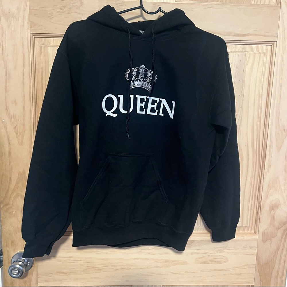 Gildan Black QUEEN Hoodie for Women size Small